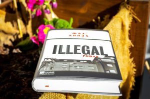 Illegal Buch in Frühlingssonne